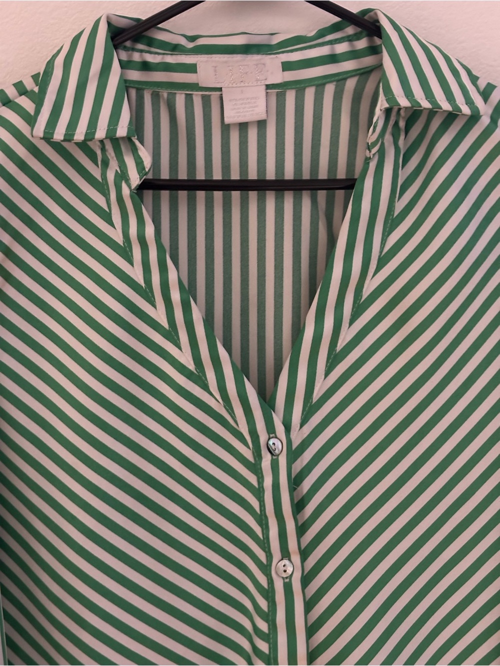 Green & White Striped Silk Button-Up Blouse size L, Non Iron brand LIFE - Picture 3 of 8